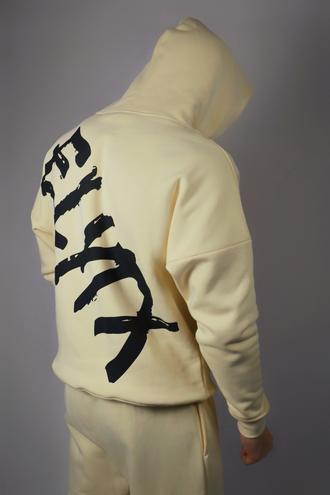 Show image 3