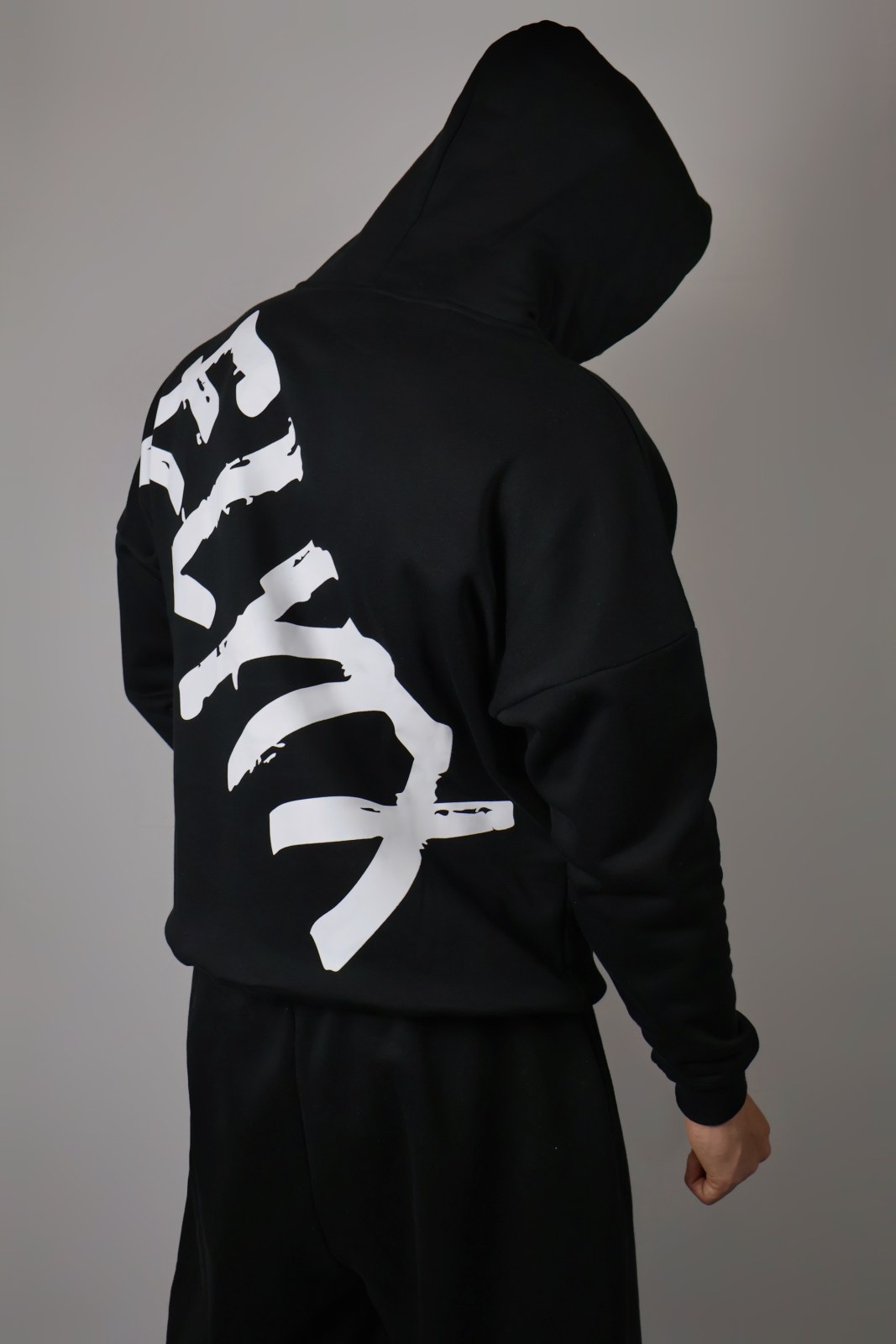 Show image 3